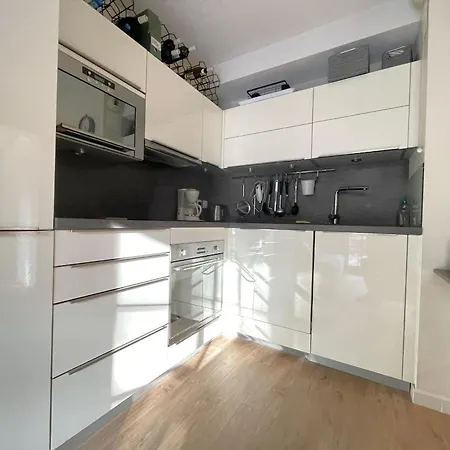 Pour 4 Pers. Avec Terrasse, Jardin Et Parking - Quartier Des Abatilles, - Fr-1-474-58 Apartment *